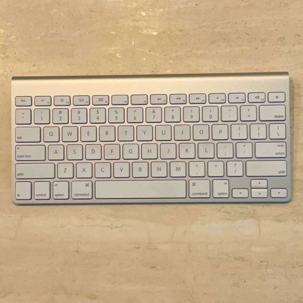 Apple Keyboard Wireless Model A1314 Genuine OEM Authentic